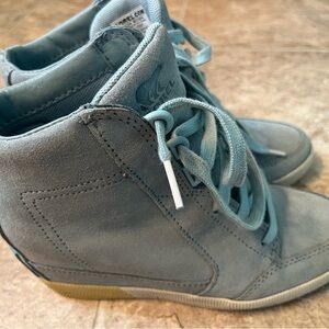 Super cute blue wedge ankle boot. They are in outstanding condition